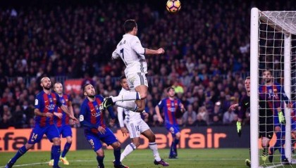  西汉姆联定位球战术奏效，绍切克头槌攻破切尔西大门