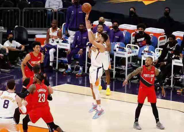  布克空砍60分太阳惨遭魔术绝杀  