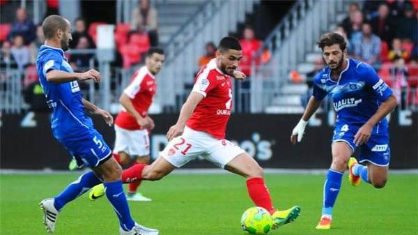  克莱蒙客场逼平布雷斯特展现顽强斗志